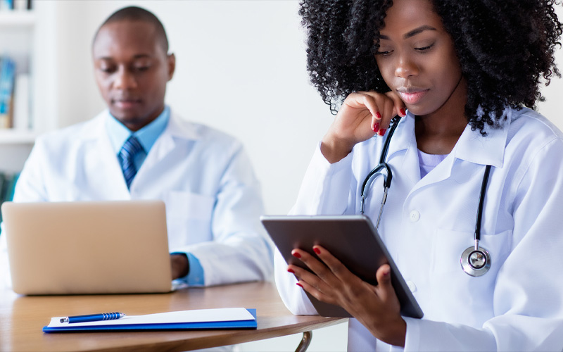 Doctoren met tablets