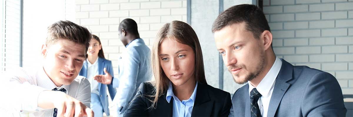 Jonge IT-specialisten praten over Governance beleid