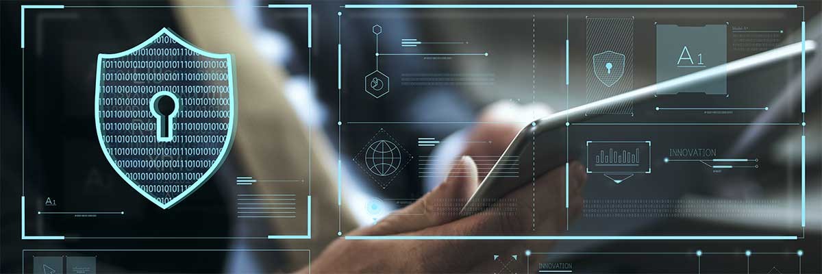 Man werkt op een beveiligde tablet