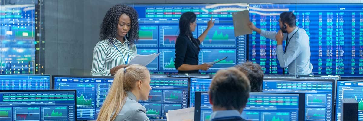 Een CIO overlegt met zijn IT-afdeling