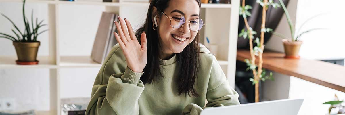 Een vrouw leest de Barracuda KKS case study