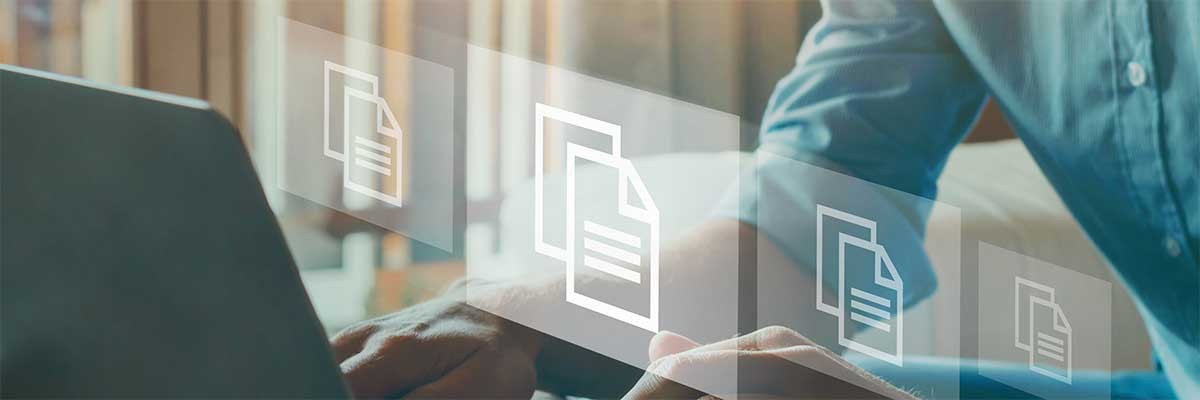 Een man maakt Backups met Veeam