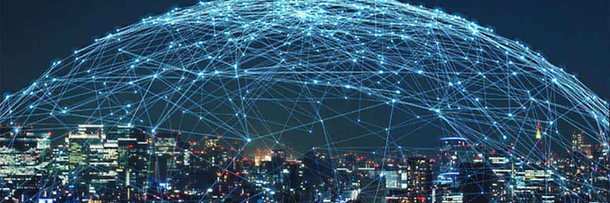 Een stad in de avond met vituele connecties