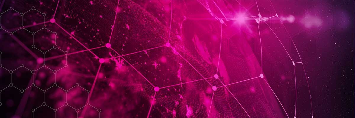 De aarde in fuchsia vanuit het heelal