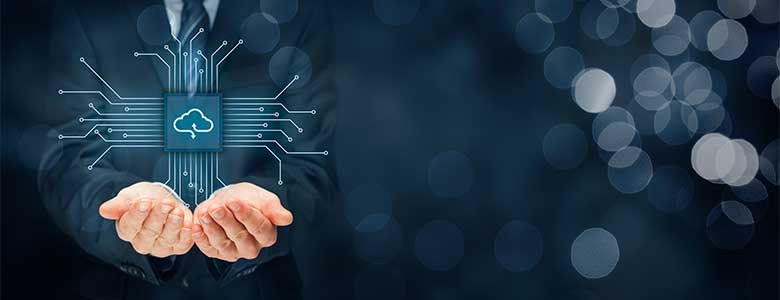 handen ondersteunen een cloudafbeelding