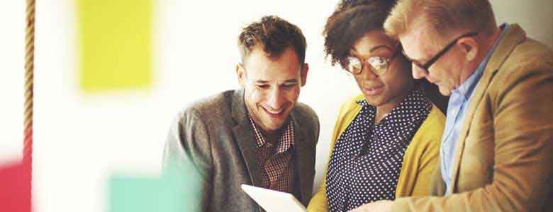 Drie collega's bij het webinar Microsoft WAF