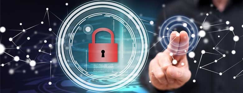 Webinar Beveiliging van uw werkomgeving met E5-beveiliging Een man drukt met twee vingers op een virtuele knop