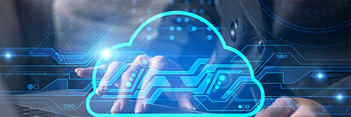 Een MSP werkt op zijn laptop