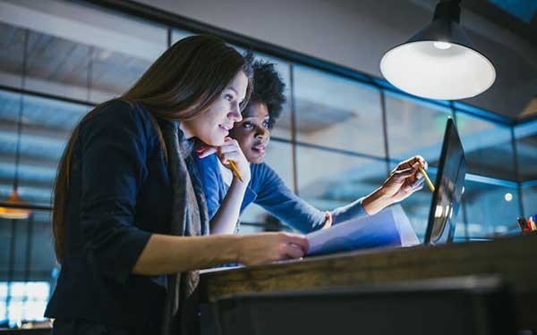 Vrouwen in een intent-based commandocentrum