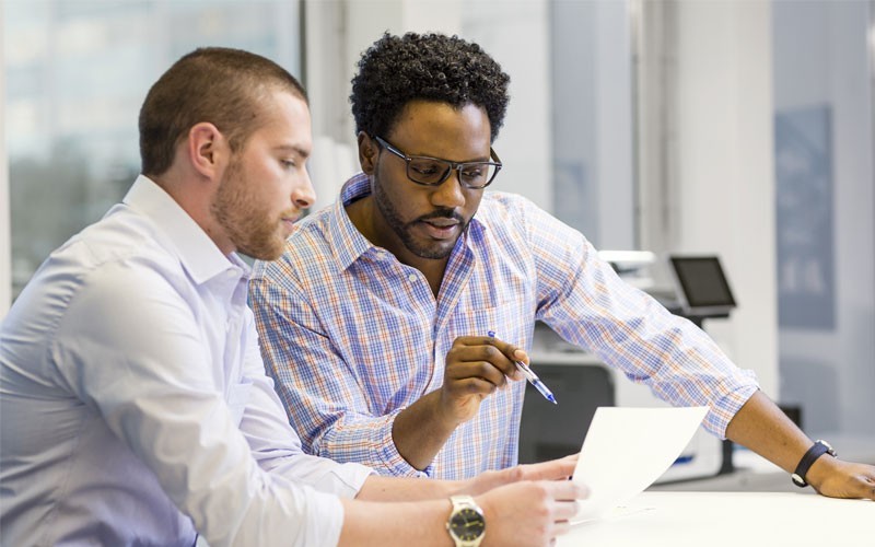 Twee serviceproviders overleggen