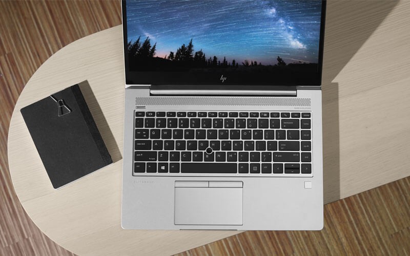 EliteBook 800 Series notebook op een tafel