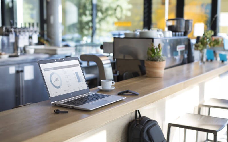 HP EliteBook notebook in een bar