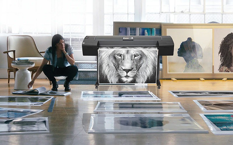 Een grote afbeelding van een leeuw gemaakt met een DesignJet printer