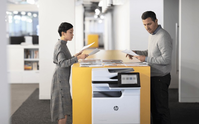 HP LaserJet printer in een kantooropstelling